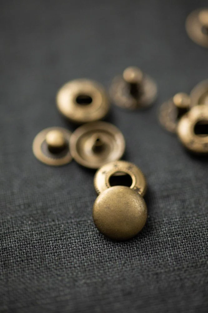 14mm Old Brass Metal Snaps - Merchant & Mills (pack of 20) - Image 3