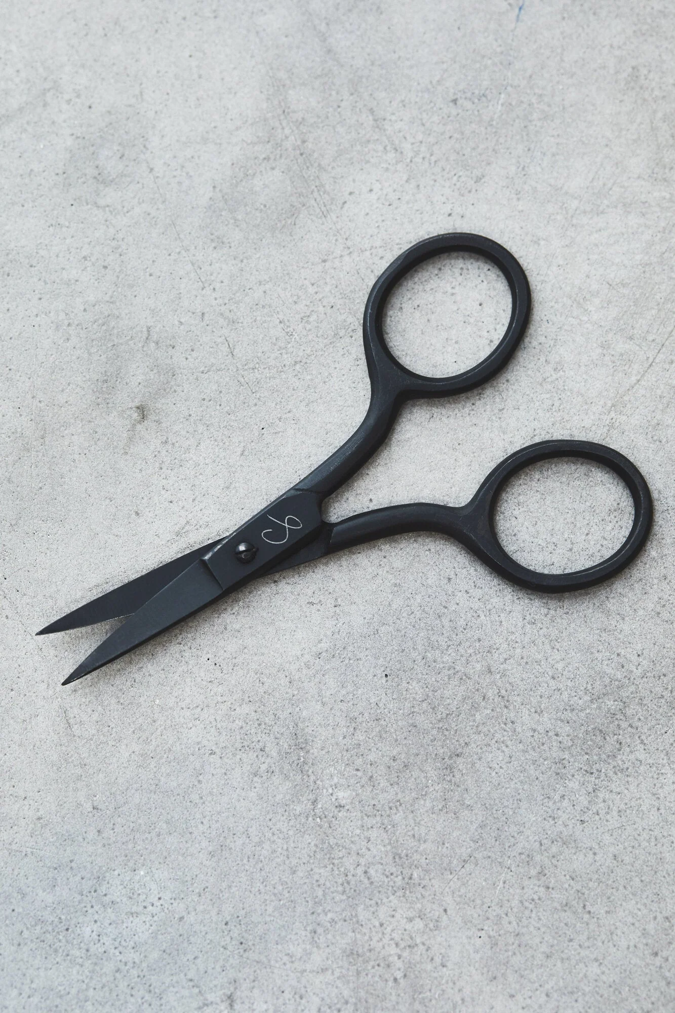 Small Thread Scissors - Black or Steel - Sewply - Image 3