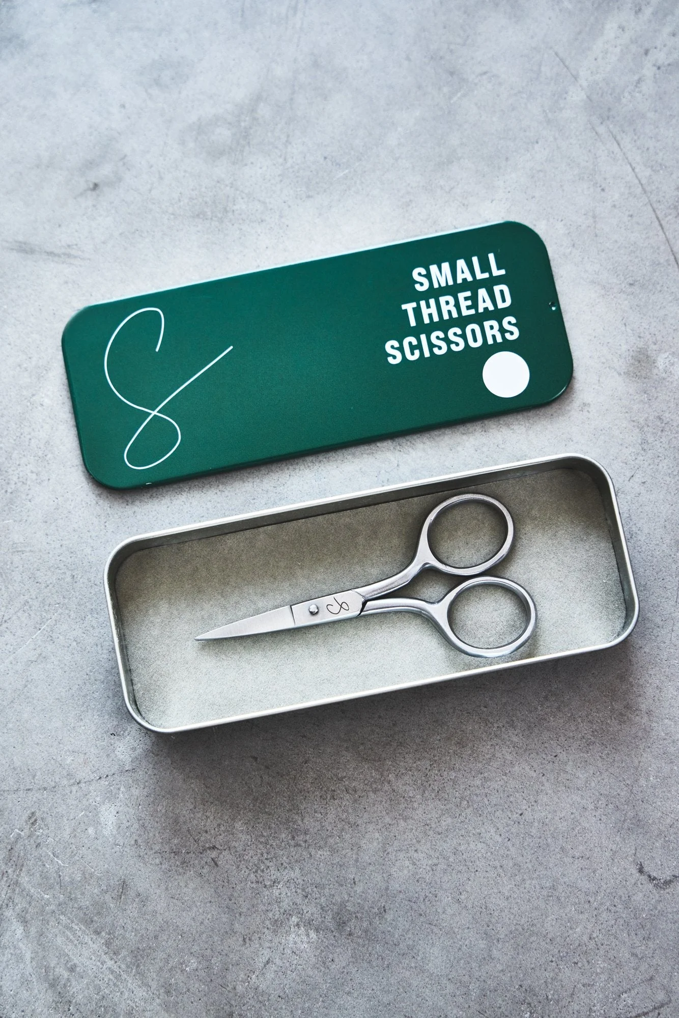 Small Thread Scissors - Black or Steel - Sewply - Image 4