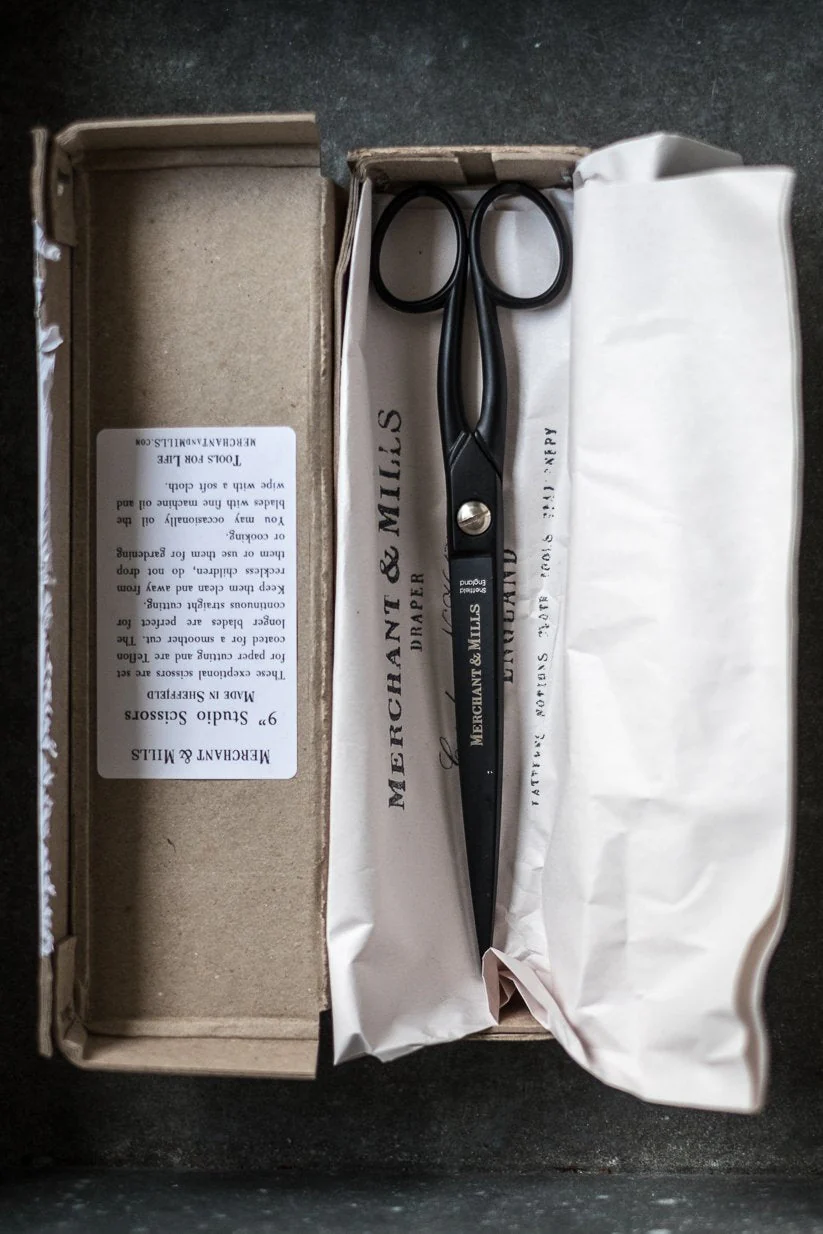 Matte Black 9" Studio Scissors - Merchant & Mills - Image 2