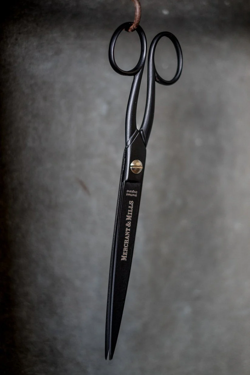 Matte Black 9" Studio Scissors - Merchant & Mills - Image 4