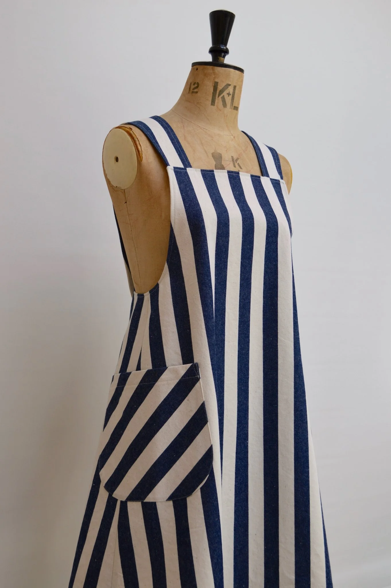 The Maria Apron Paper Sewing Pattern - Maven Sewing Patterns - Image 3