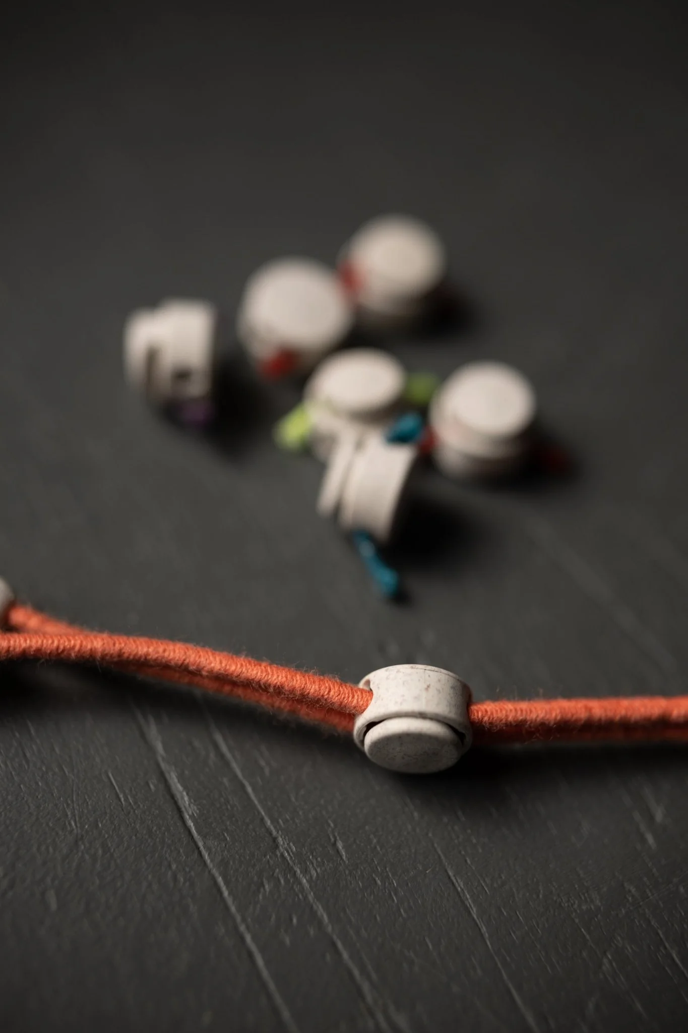 White Fizz ECO 2 Hole Cord Lock - Merchant & Mills - Image 2
