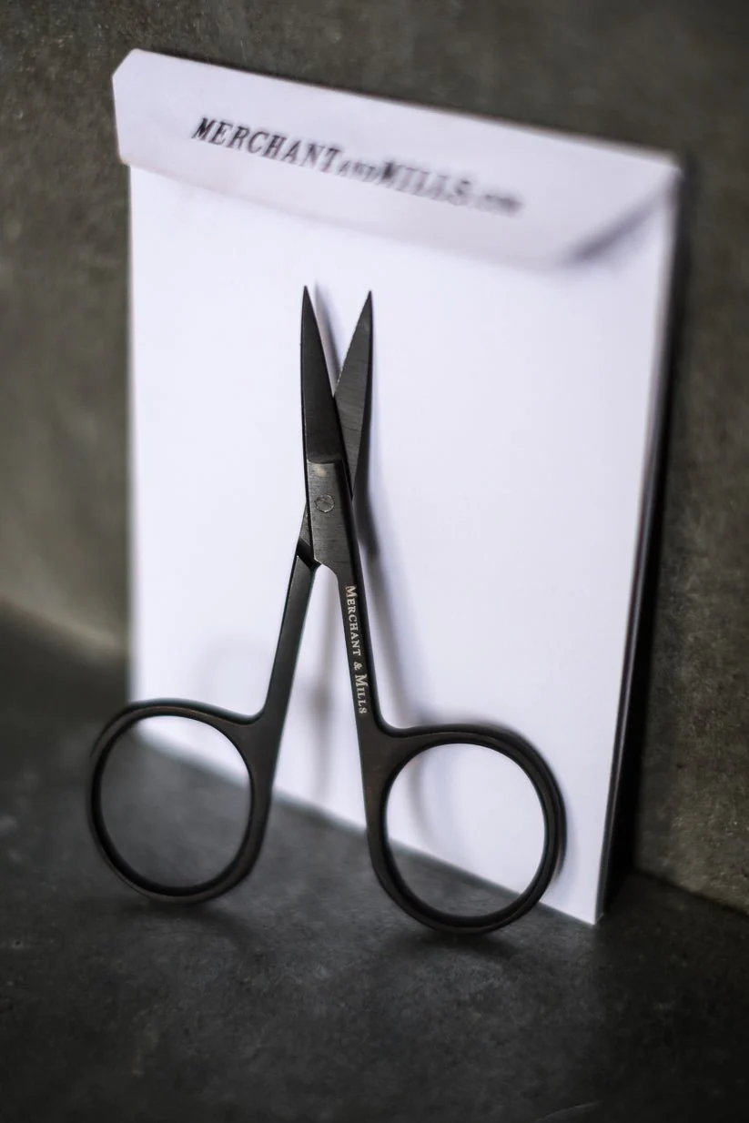 Wide Bow Scissors - Merchant & Mills - Image 3